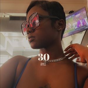 Meet your Posher, Adeana